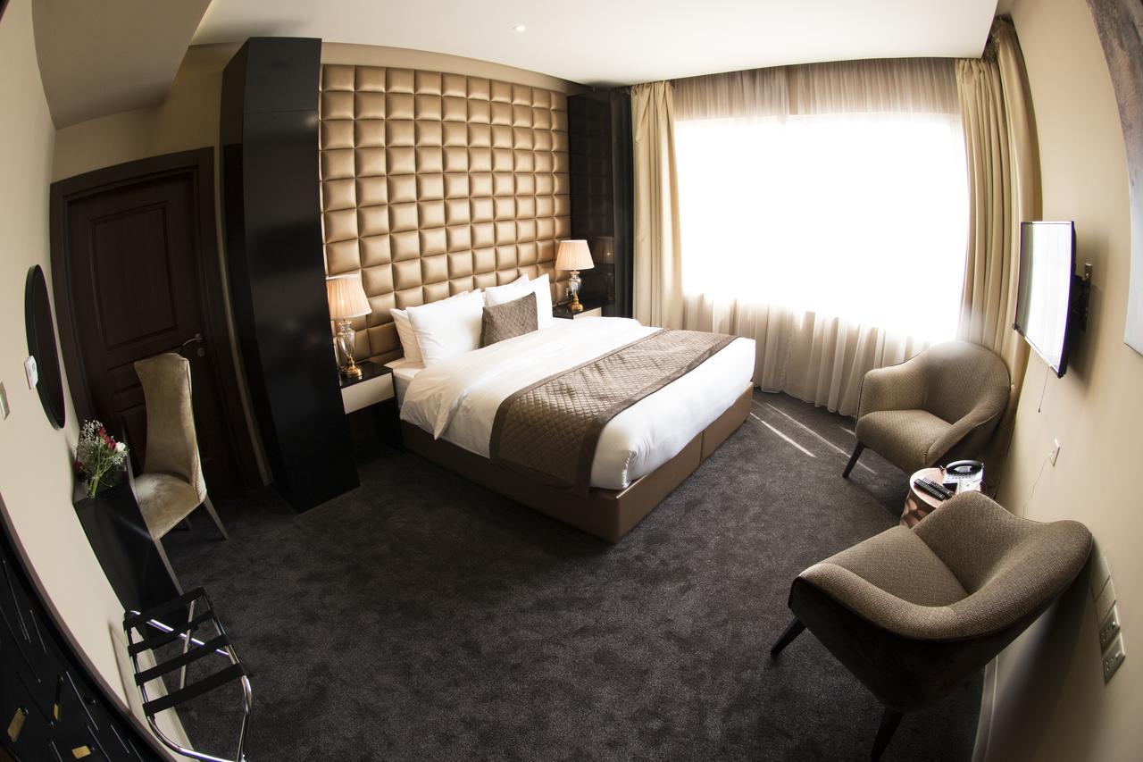 ลูมิเยร์ เดเซตวล Hotel Kuwait City ภายนอก รูปภาพ